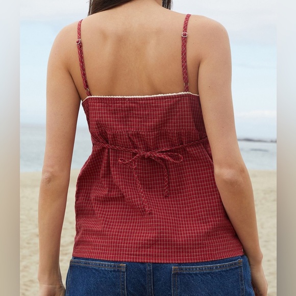 Brandy Melville Edith tank top in red - Picture 2 of 5
